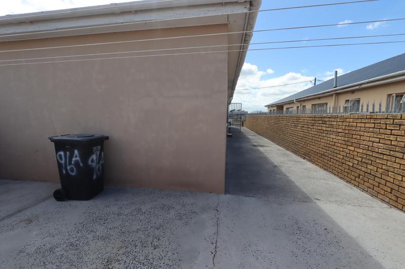 To Let 3 Bedroom Property for Rent in Gatesville Western Cape